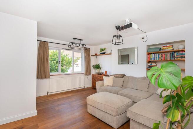 6M5RBR - Living Room D.jpg