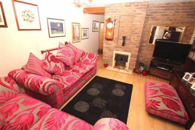 LOUNGE FRONT