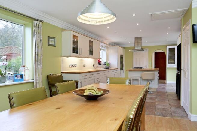 KITCHEN/FAMILY ROOM