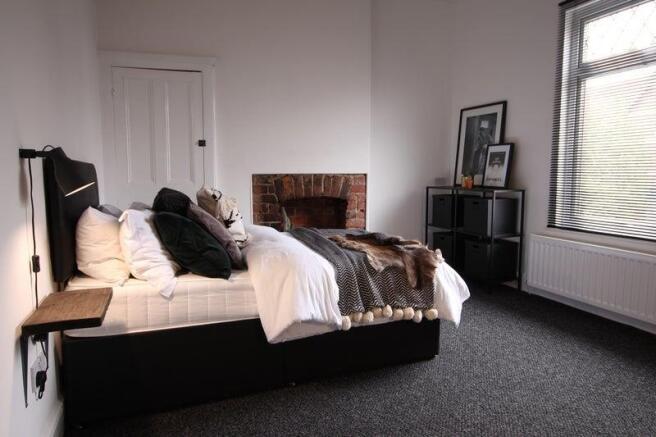 4 bed House to rent Image 6