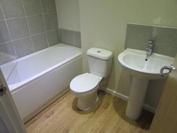 2 bed Apartment to rent Image 6