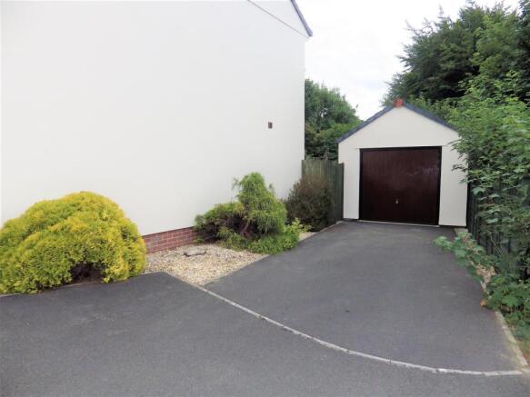 Garage & Parking
