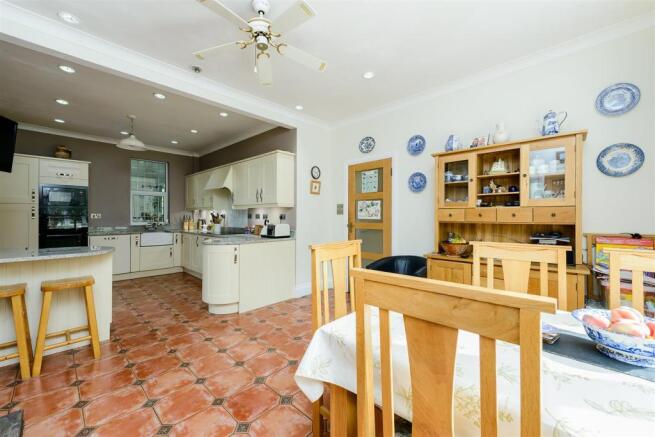 8308625-interior08.jpg