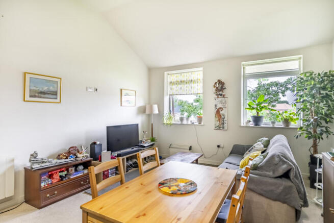 2 bed Apartment for sale Image 4