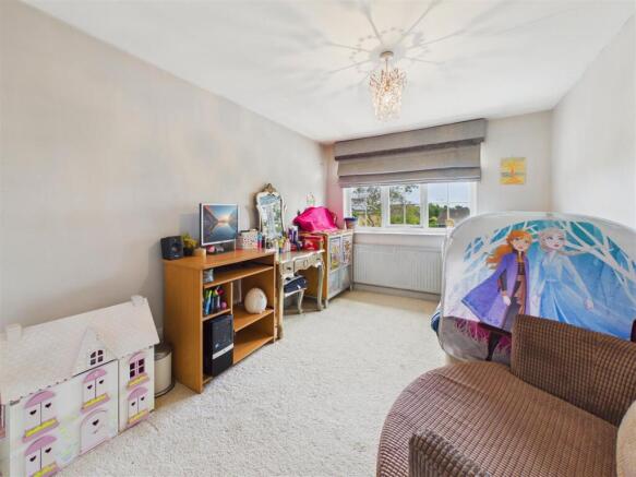 4 bed Semi-Detached for sale Image 11
