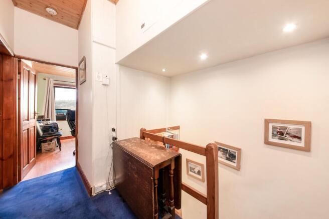 FIRST FLOOR LANDING