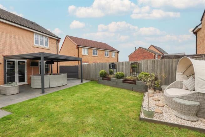 4 bed Detached for sale Image 9