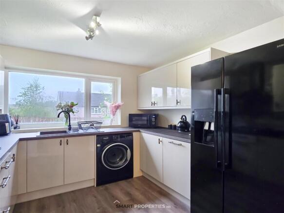 3 bed Semi-Detached for sale Image 11