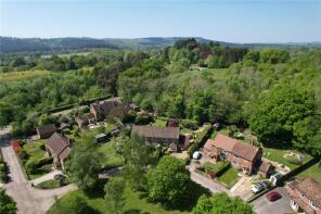 6, Homelands Copse, Haslemere GU27 3JQ