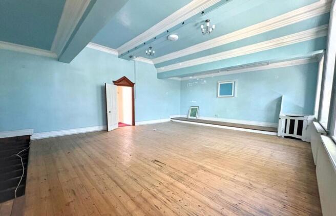 3 bed Flat for sale Image 4