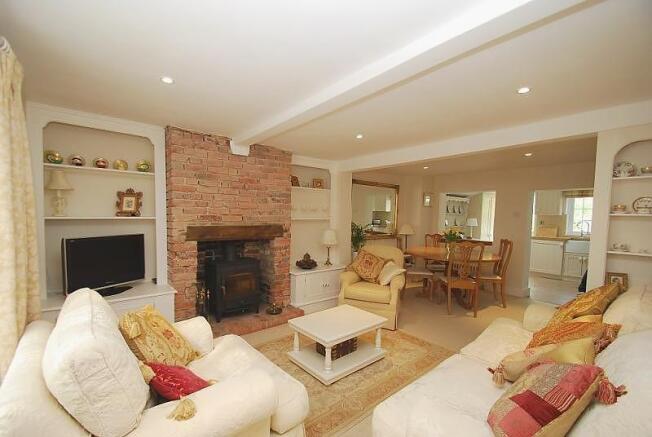 Living Room (2)