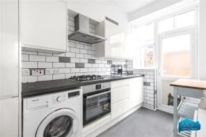 Flat A, 5, Beechwood Road, Hornsey, London N8 7NE
