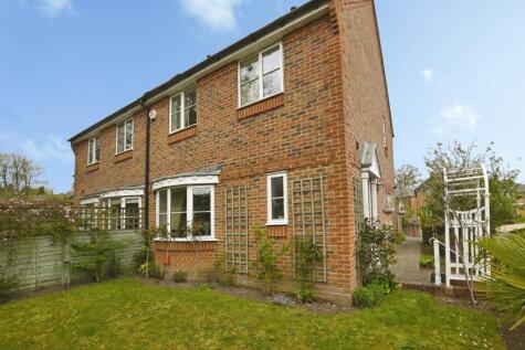 Netherwood Close, Midhurst, West Sussex, GU29