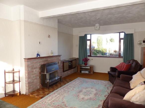 Lounge/Dining Room