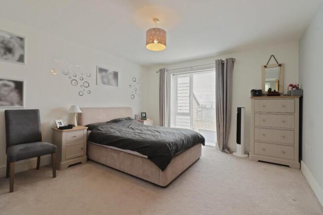 6 bed Detached for sale Image 5