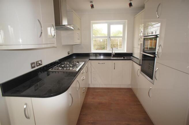 LUXURY FITTED KITCHE