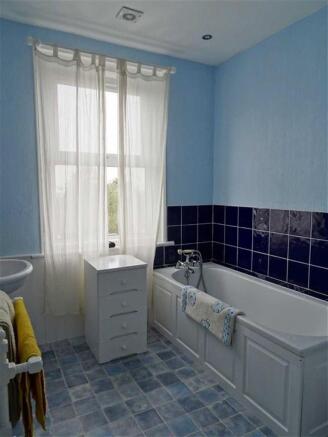 BATHROOM: