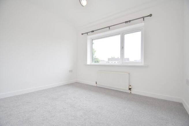 4 bed Semi-Detached to rent Image 8
