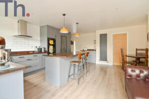 9, Lark Rise, Newport PO30 5YJ