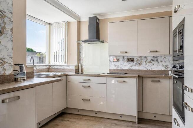 5 bed Semi-Detached for sale Image 9