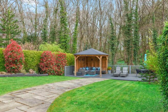 4 bed Detached for sale Image 10