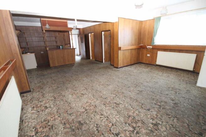 SITTING/DINING ROOM