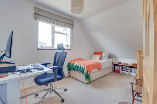 67 GUERNSEY GARDENS INSIDE-17.jpg
