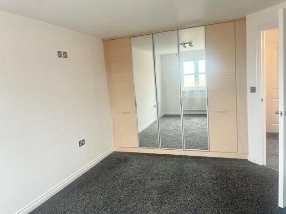 4 bed House to rent Image 7