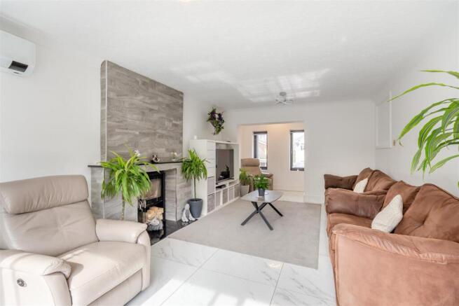 8640608-interior07.jpg