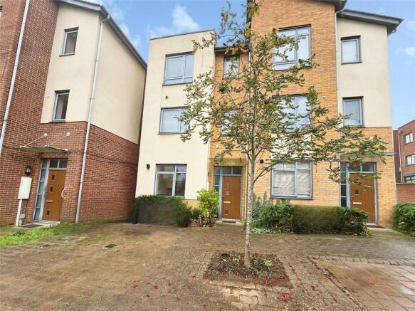 3-bed semi-detached on The Martlet, Ashland, £325,000
