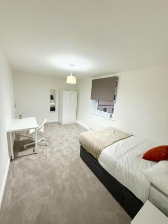 3 bed Flat to rent Image 7