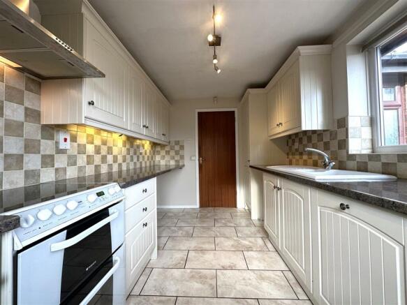 Modern Fitted Kitchen 754