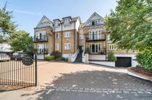 Flat 7, Weir Court, Thames Street, Weybridge KT13 8NQ