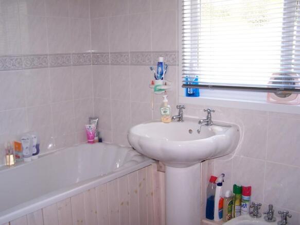 BATHROOM/WC