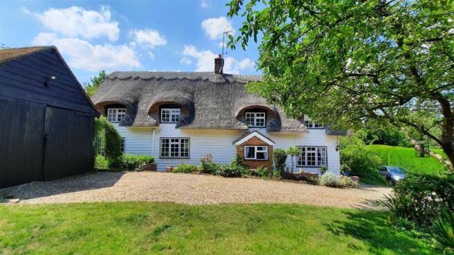 DELIGHTFUL SECLUDED REAR AND SIDE GARDENS