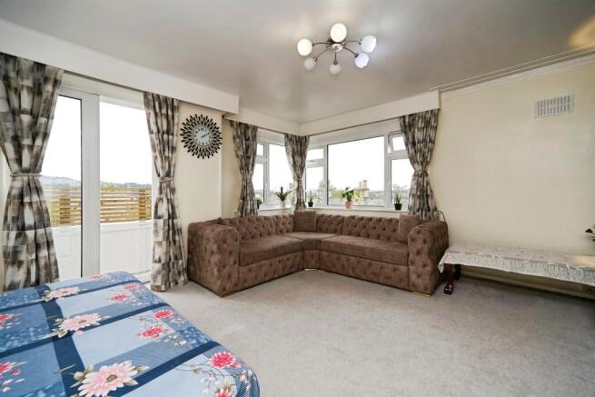 2 bed Apartment for sale Image 8