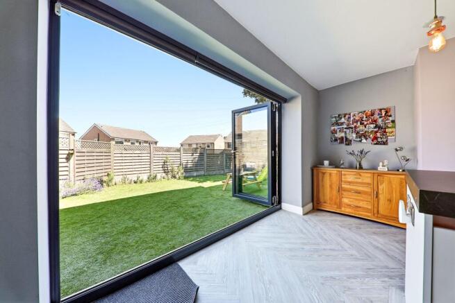 4 bed Detached for sale Image 9