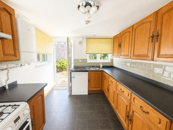 Kitchen (2/3)
