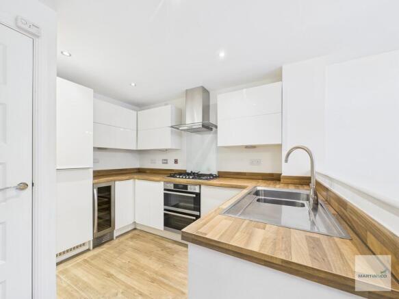 CAM03394G0-PR0428...