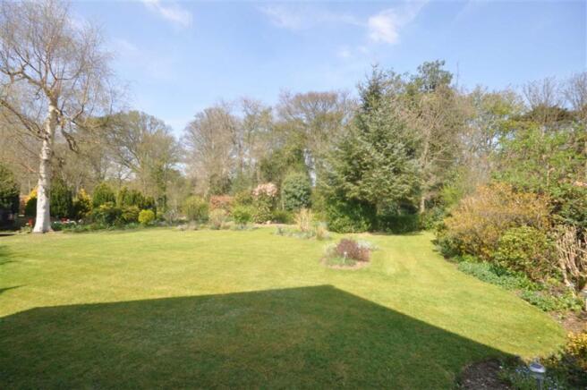 FRONT GARDEN