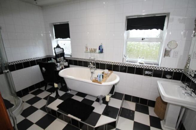 En-Suite Bathroom