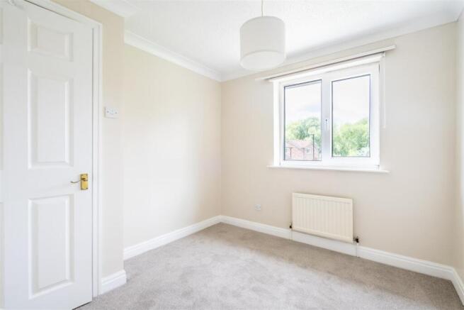 4 bed Detached to rent Image 11