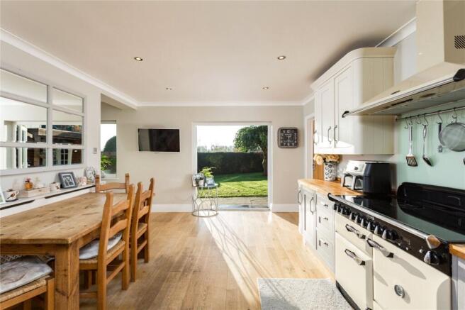 4 bed Semi-Detached for sale Image 4