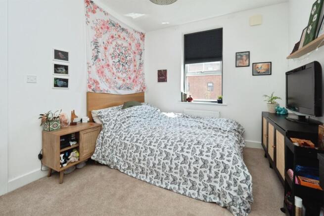 4 bed Semi-Detached for sale Image 11