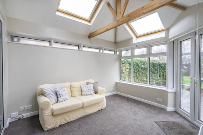 6 bed Semi-Detached for sale Image 8
