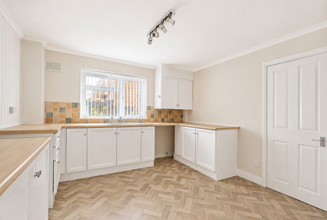 3 bed Terraced to rent Image 5