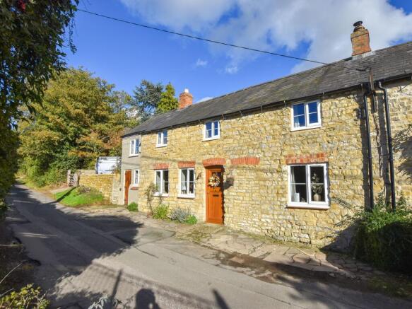3 Bedroom Semi-Detached in NN12 7NX