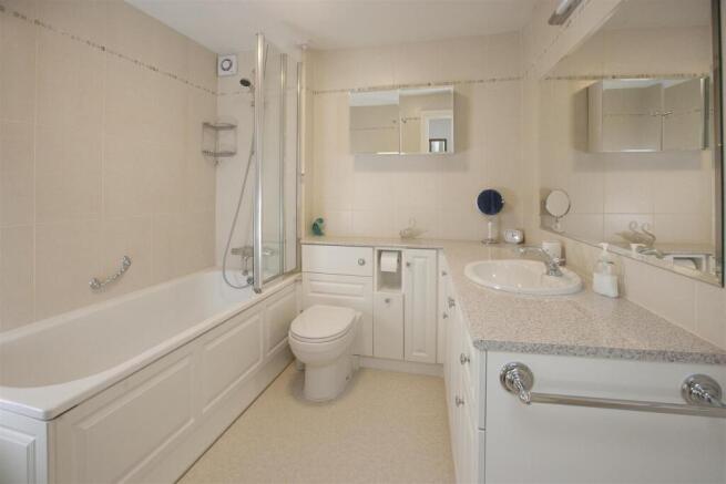 194 THE CLOSE - BROCHURE PHOTO E.jpg
