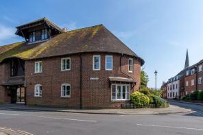 Flat 33, Rose Court, St Cyriacs, Chichester PO19 1AW