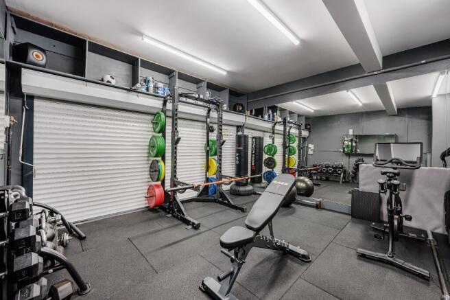 Double Garage/Gym
